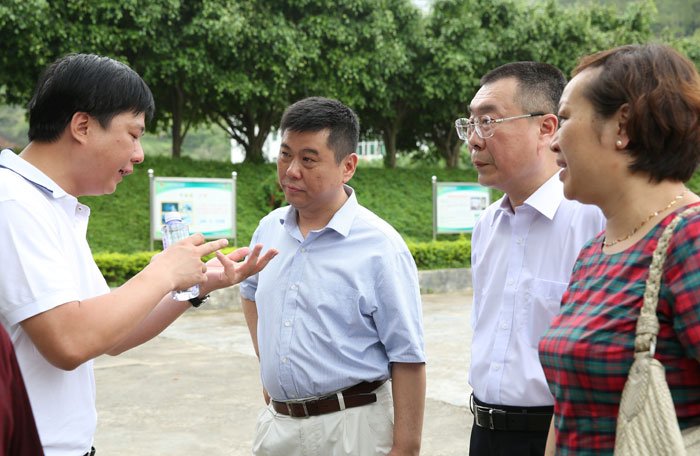 ��䓼��F�hί��ί����(j��ng)�A��꠿����е½������B(t��i)��